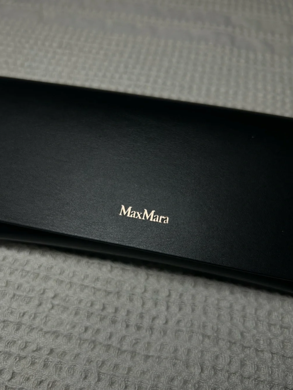 Max Mara Black Leather Magnetic Closure Lightweight Sunglasses‎ Case